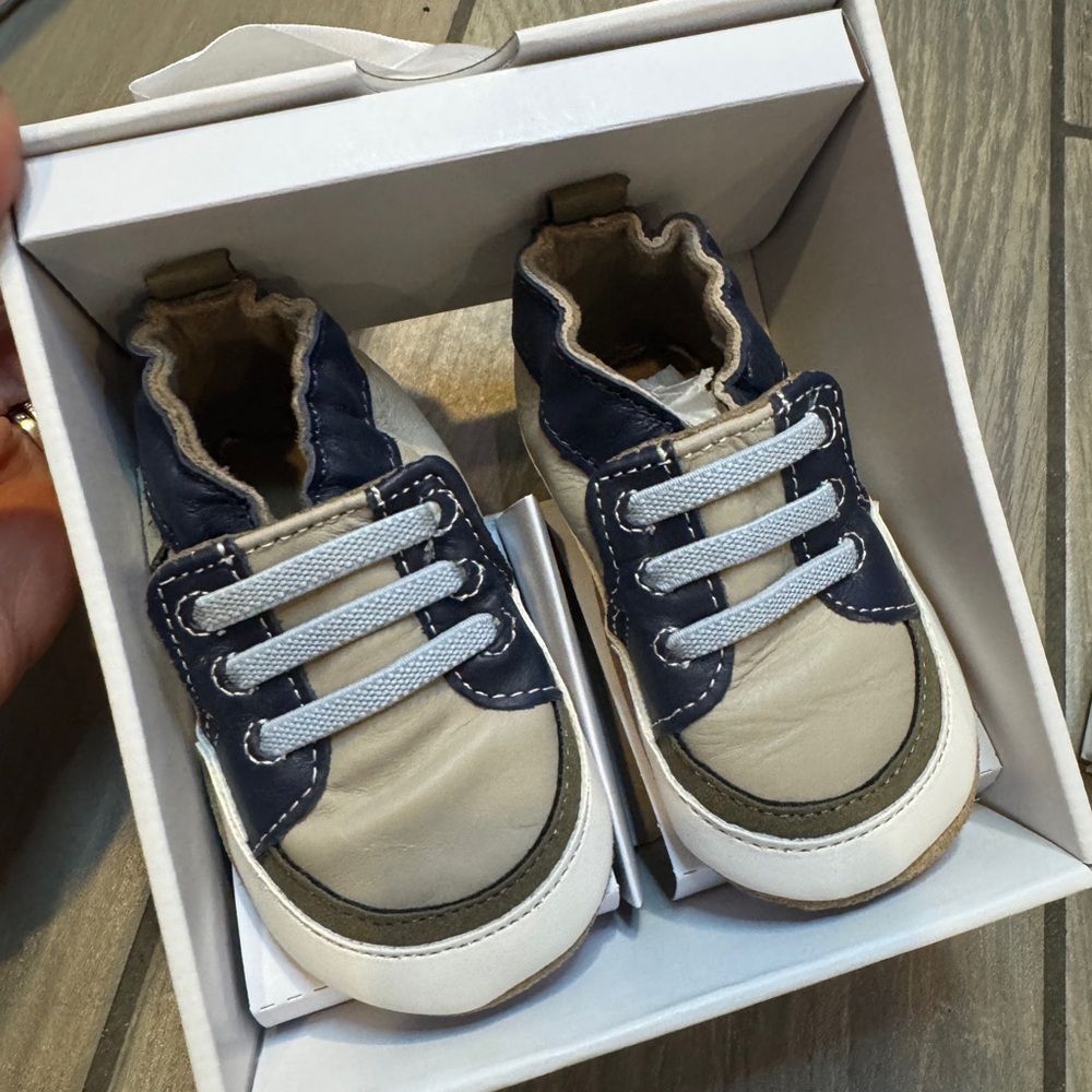 Robeez Trendy Trainer Grey Baby Boy Walker‎ Shoes, NWT, 6-12M